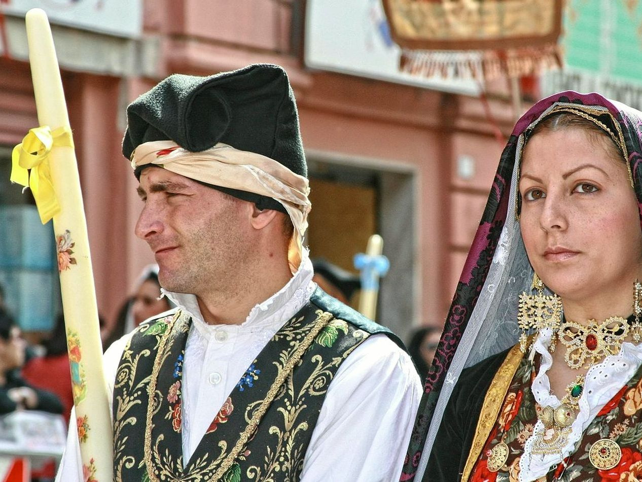 Folklor hikayeleri için yeniden tasarlanmış web sitesi